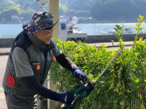 支え合い活動「かむかい よしだ」　 「かむかい」は方言で「いいよ」という意味。困った時はお互い様、遠慮せずに言ってねという想いを込めた有償ボランティア活動です。地域のボランティアさんが日常の困りごとをお手伝いします。